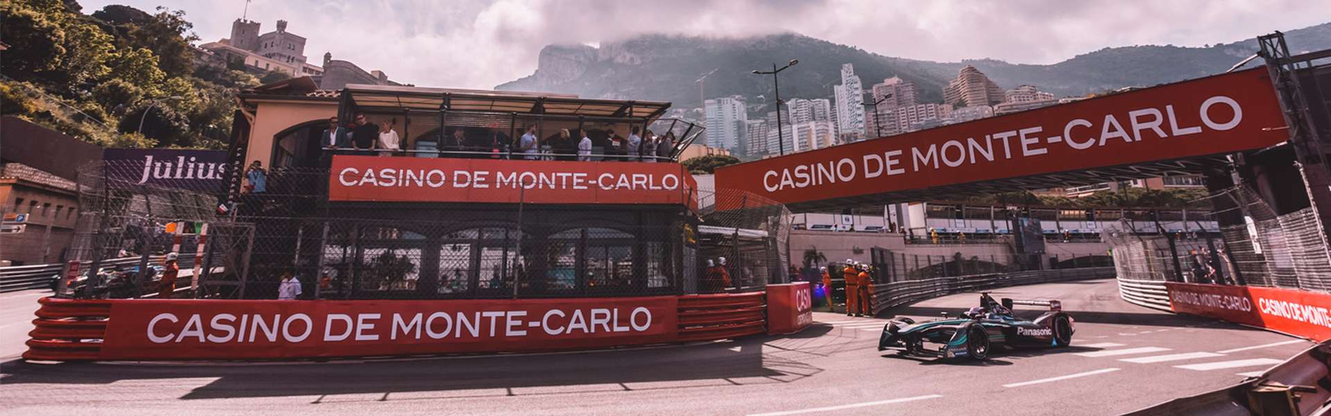 Formel E Auto auf der Monaco Strecke