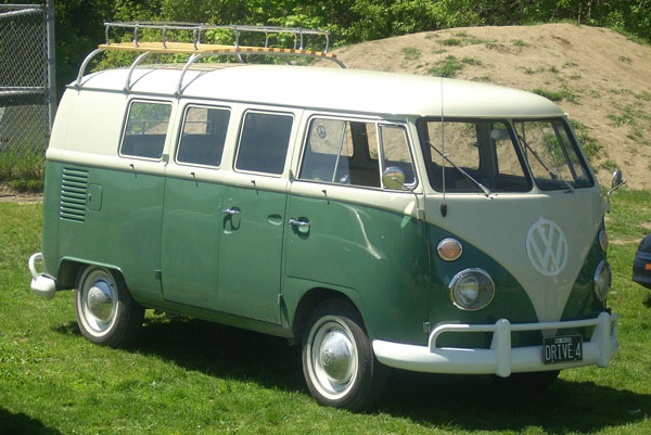 Volkswagen Typ 2 T1 "Bulli" in Grün und Weiß