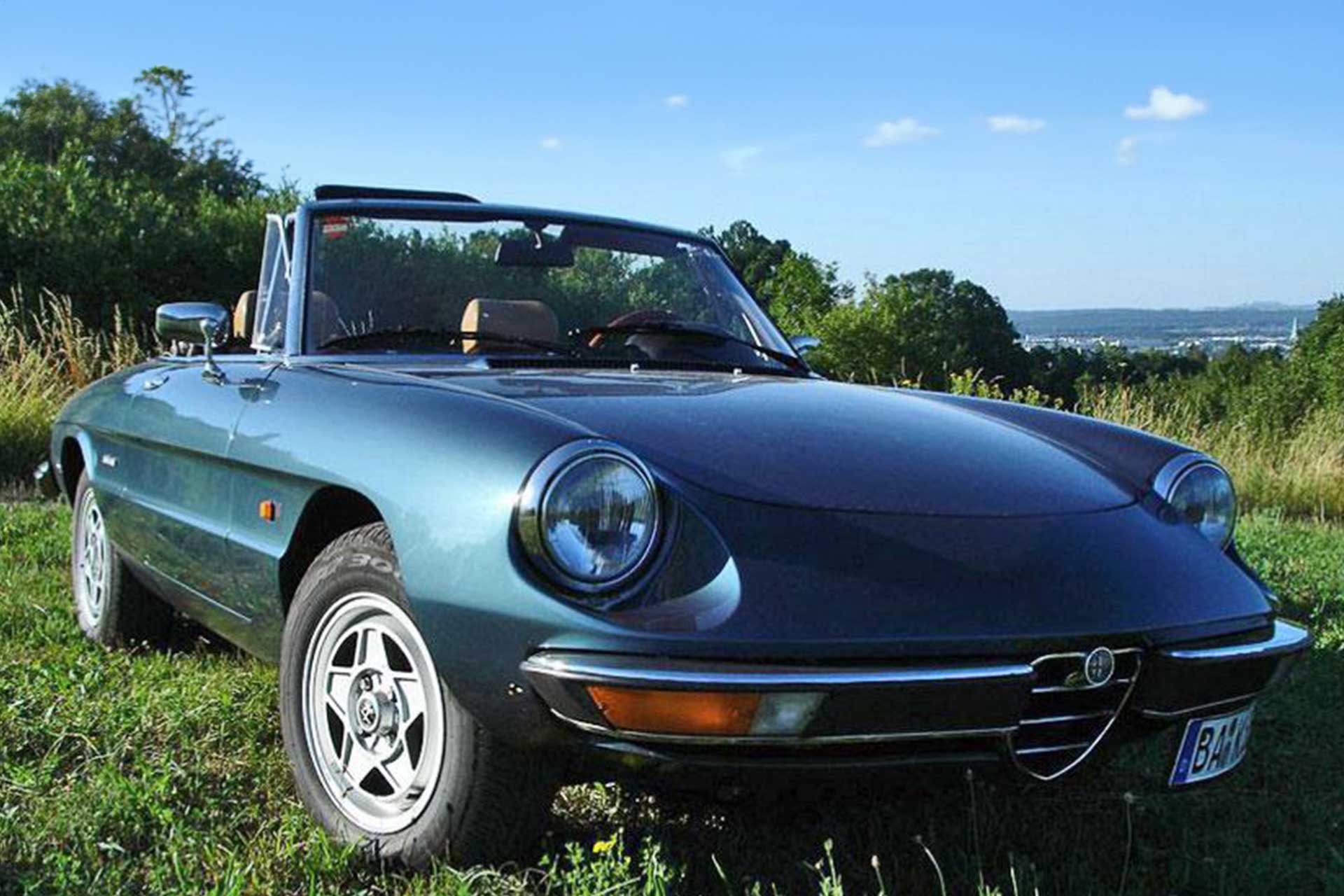 Alfa Romeo Spider grün