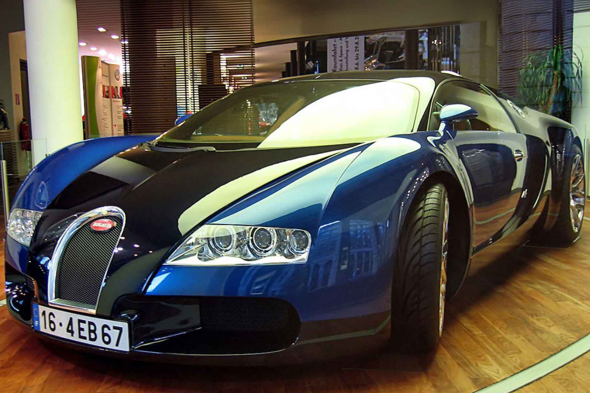 Bugatti Veyron blau