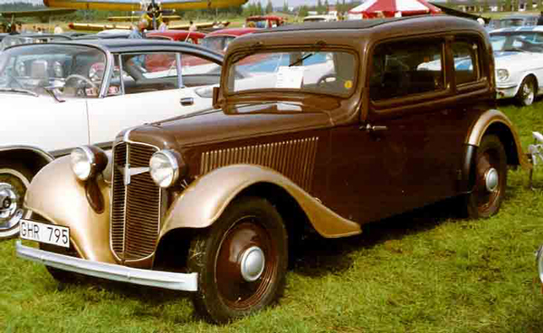 Adler Triumpf Junoir 1E in Braun auf einem Oldtimertreffen