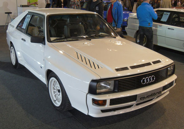 Ein weißer Audi quattro mit kurzen Radstand